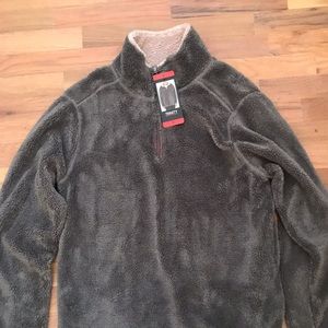 NWT Men’s Plush Pullover Trinity size Med